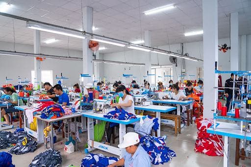 Không gian sản xuất và tổ chức chuyền may